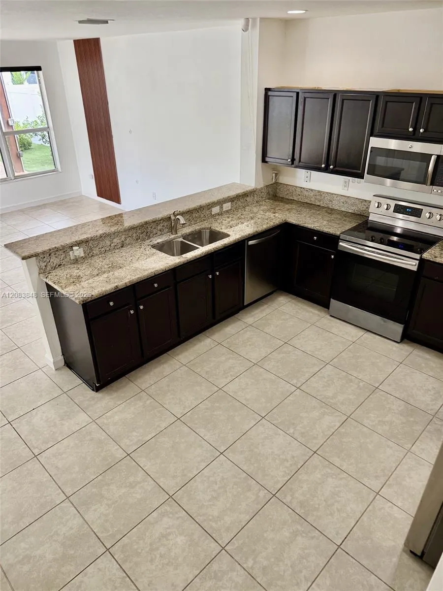 17081 SW 94th Way Miami, FL 33196