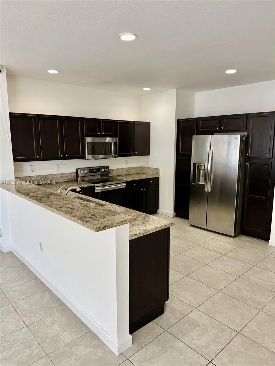 17081 SW 94th Way Miami, FL 33196