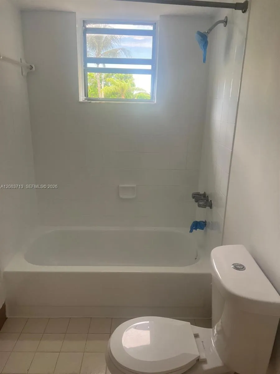 560 NW 114th Ave #204 Sweetwater, FL 33172