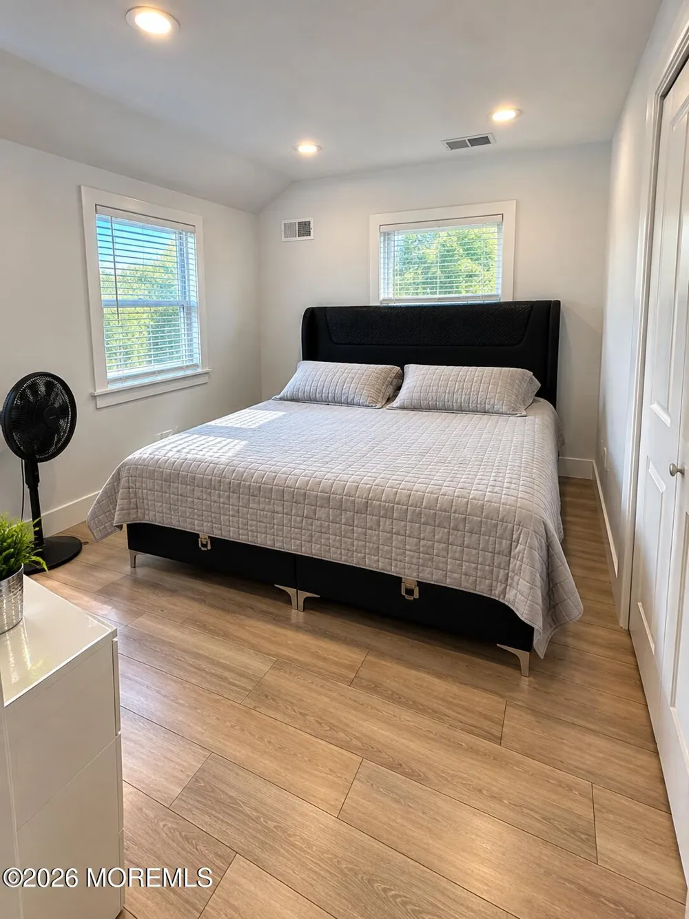 18 Branch Road Oakhurst, NJ 07755