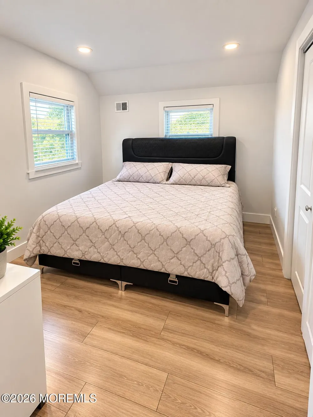 18 Branch Road Oakhurst, NJ 07755