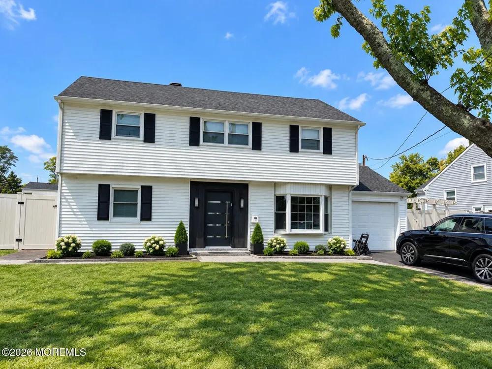18 Branch Road Oakhurst, NJ 07755