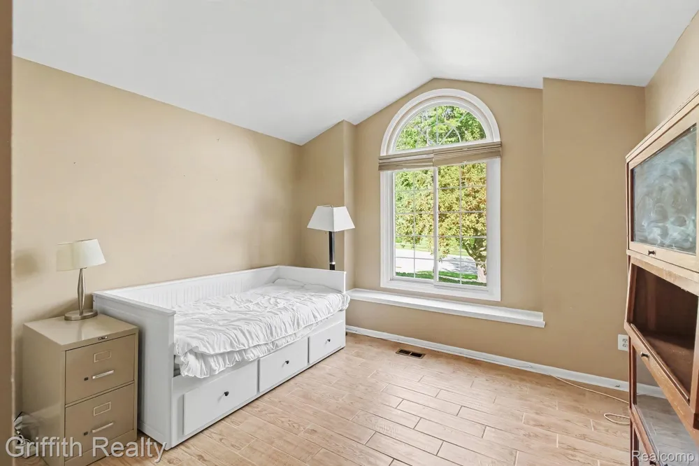 216 Sisu Knoll Drive Brighton City, MI 48116