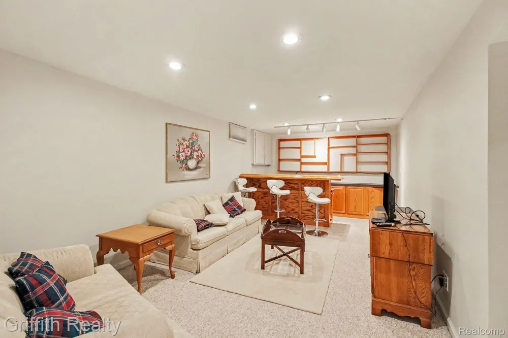 216 Sisu Knoll Drive Brighton City, MI 48116
