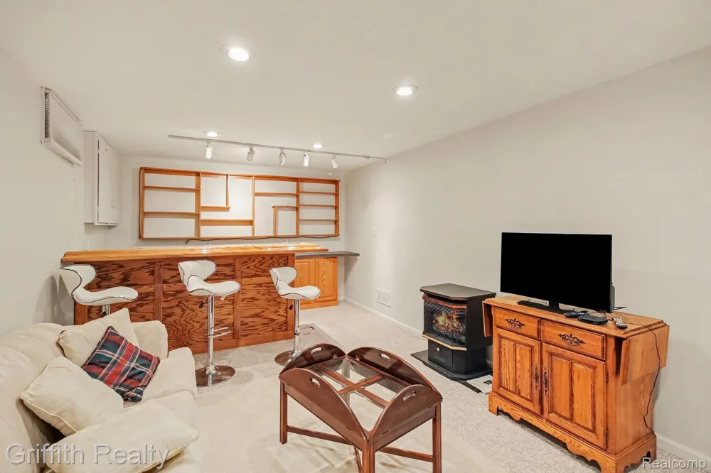 216 Sisu Knoll Drive Brighton City, MI 48116