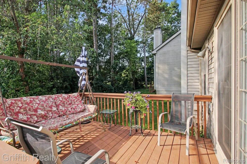 216 Sisu Knoll Drive Brighton City, MI 48116