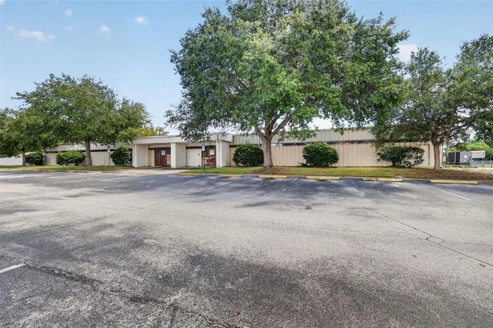 1300 S DUNCAN DRIVE Tavares, FL 32778