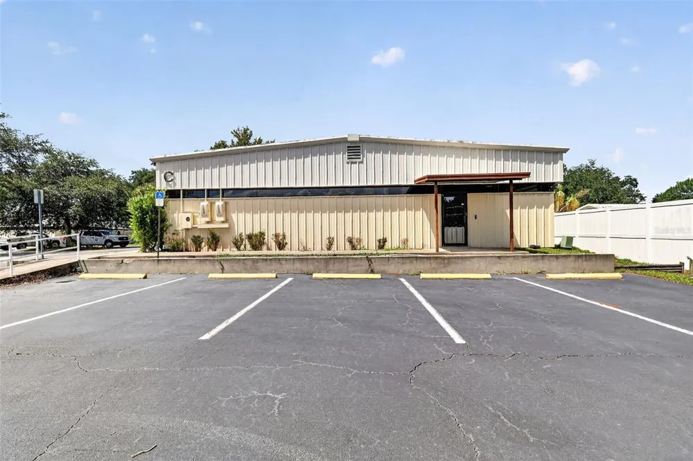 1300 S DUNCAN DRIVE Tavares, FL 32778