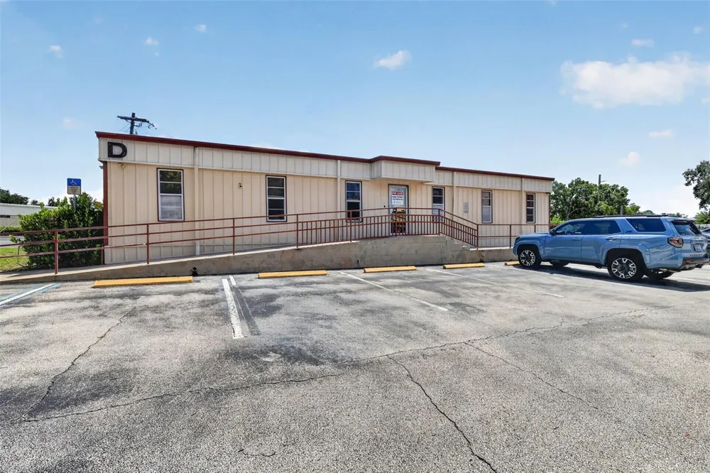 1300 S DUNCAN DRIVE Tavares, FL 32778