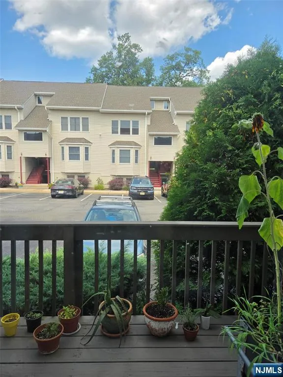 45 Royal 28 Hawthorne, NJ 07506
