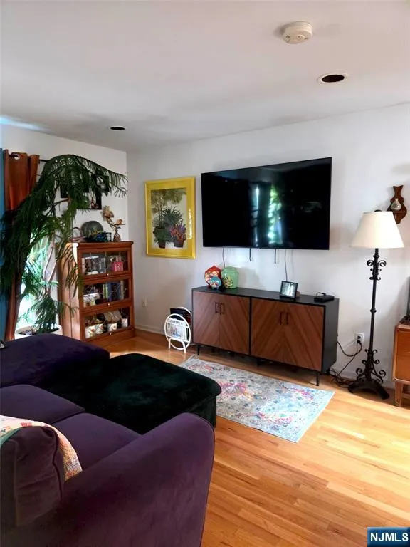 45 Royal 28 Hawthorne, NJ 07506
