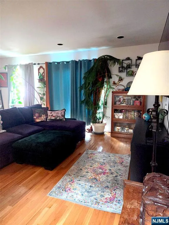 45 Royal 28 Hawthorne, NJ 07506