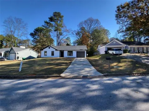 915 Fox Valley Court