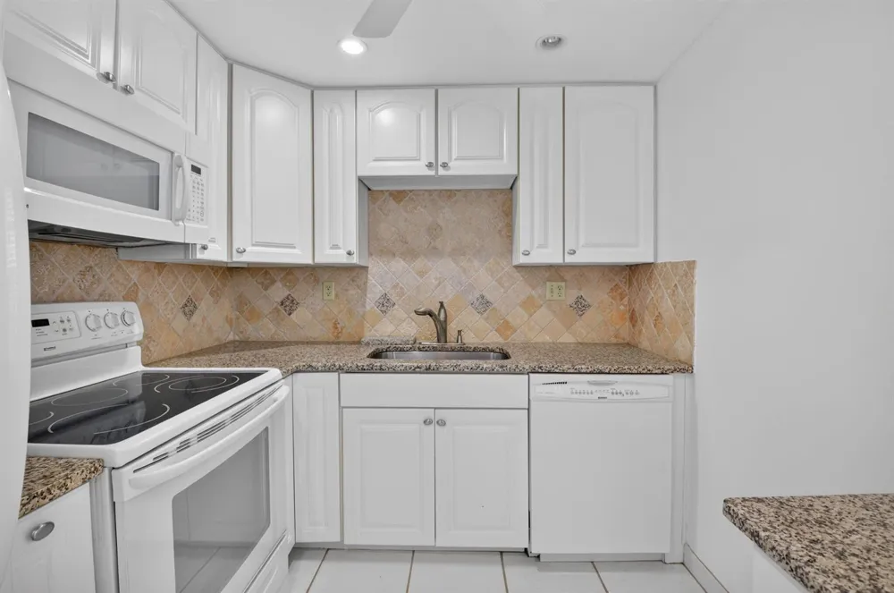 200 Normandy E #200 Delray Beach, FL 33484