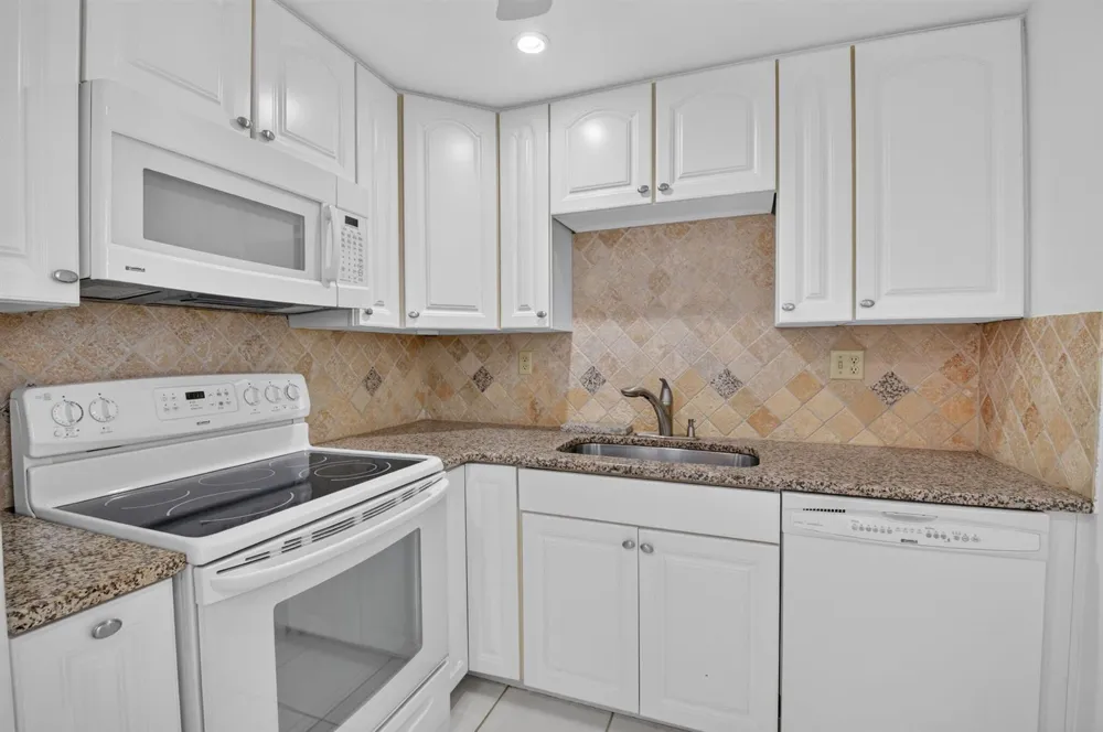 200 Normandy E #200 Delray Beach, FL 33484