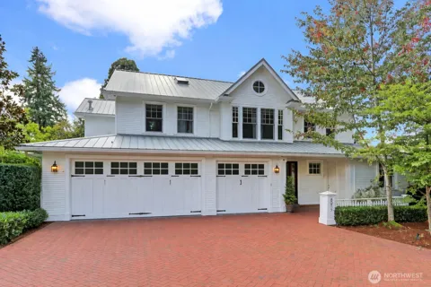 8975 NE 10th Street