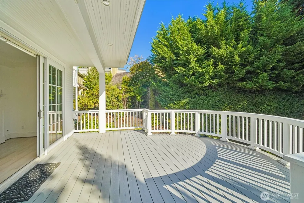8975 NE 10th Street Bellevue, WA 98004