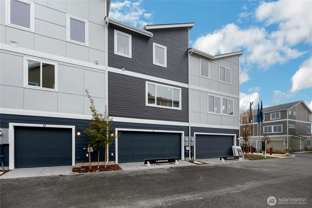 34155 Pinnacle Peak Avenue SE Black Diamond, WA 98010