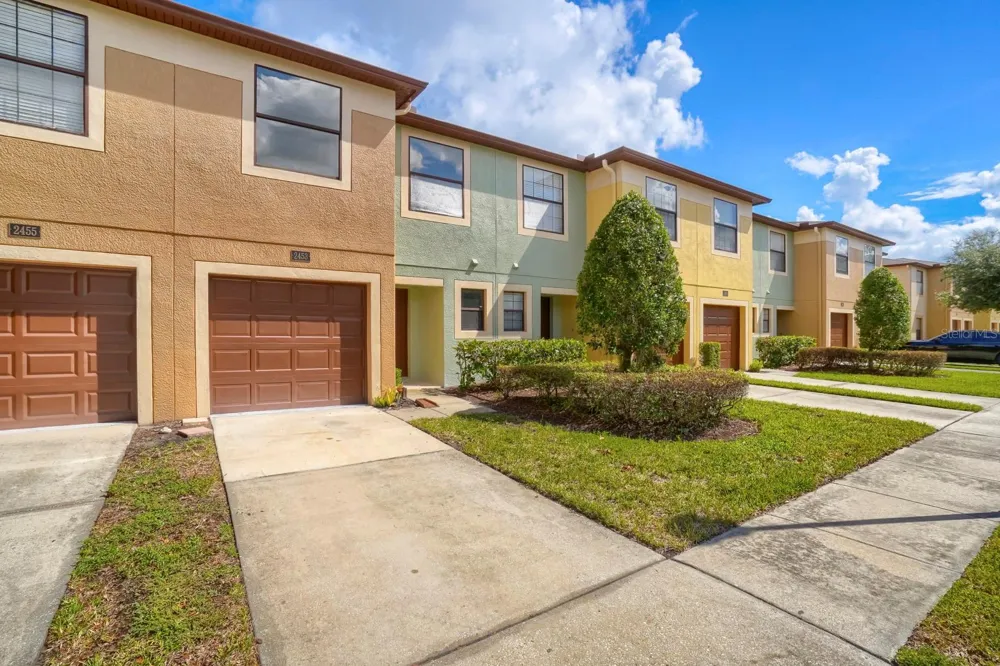 2453 EDGEWATER FALLS DRIVE Brandon, FL 33511