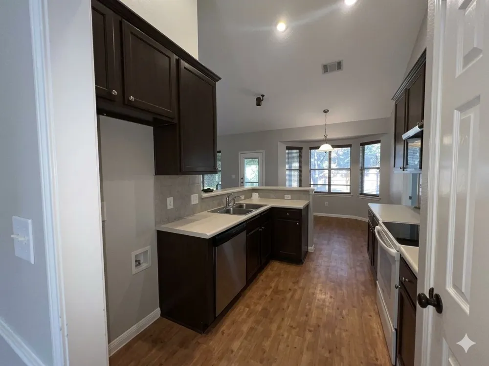 903 Oakwood Drive Leander, TX 78641
