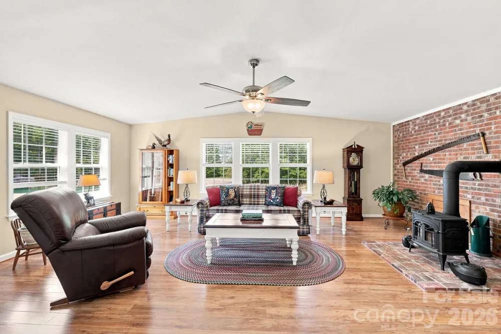 670 & 552 Whitley Road Siler City, NC 27344