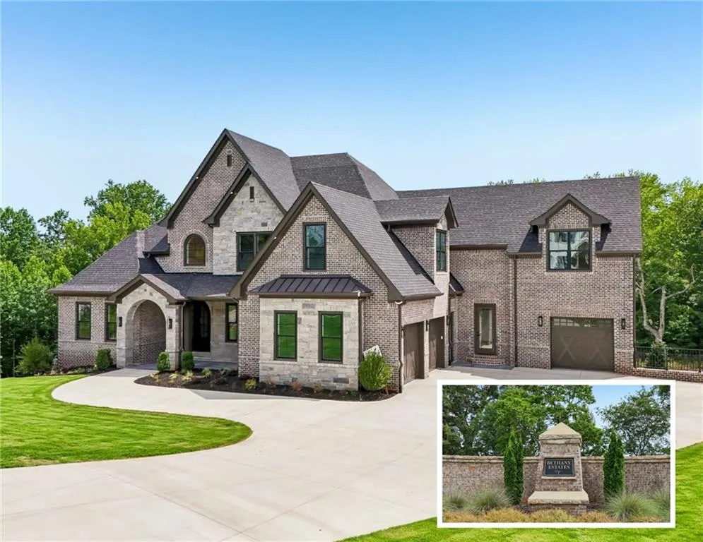 6222 Bridgewood Dr Buford, GA 30518