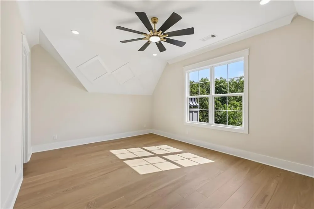 6222 Bridgewood Dr Buford, GA 30518