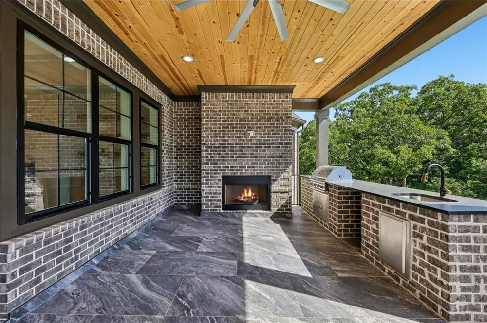 6222 Bridgewood Dr Buford, GA 30518