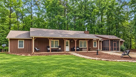 712 Honeysuckle Lane
