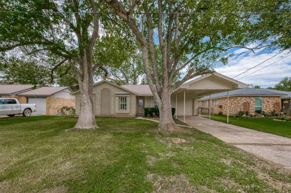 3327 Beasley Avenue Needville, TX 77461