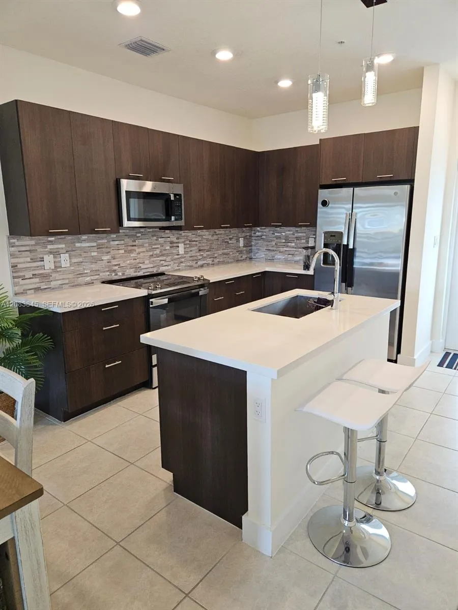 8301 NW 41st St #B-402 Doral, FL 33166