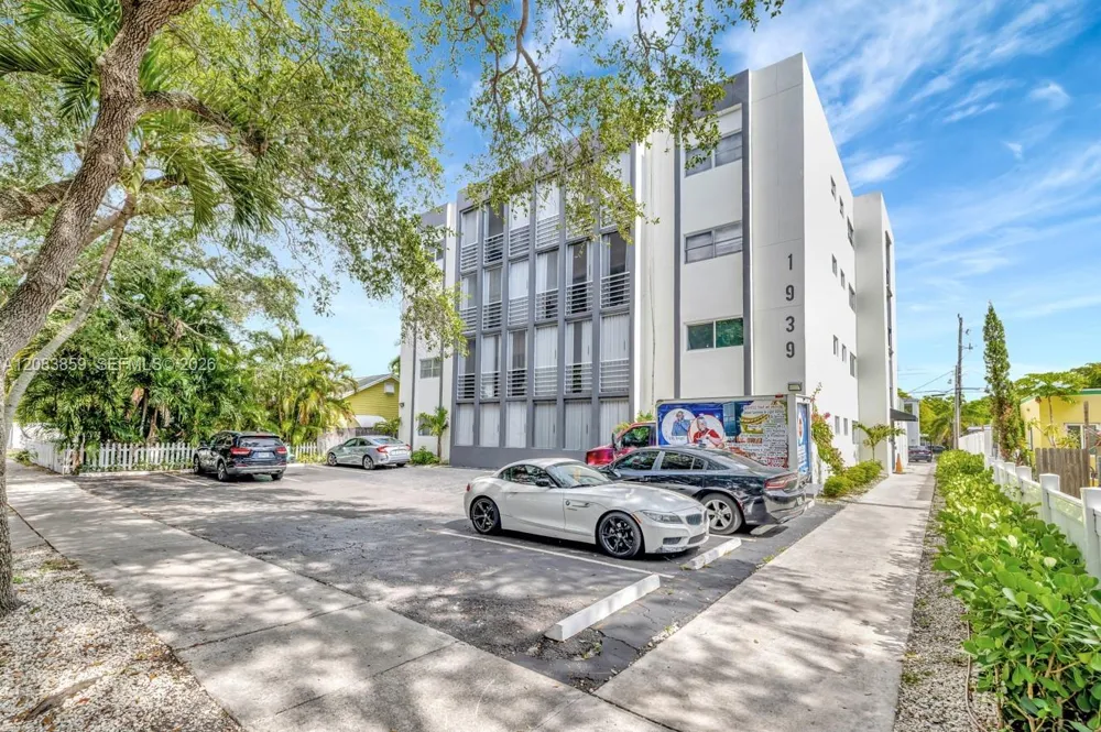 1939 Jefferson St #103 Hollywood, FL 33020
