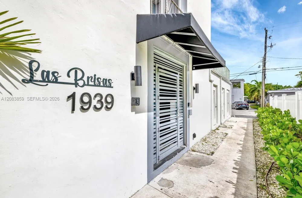 1939 Jefferson St #103 Hollywood, FL 33020