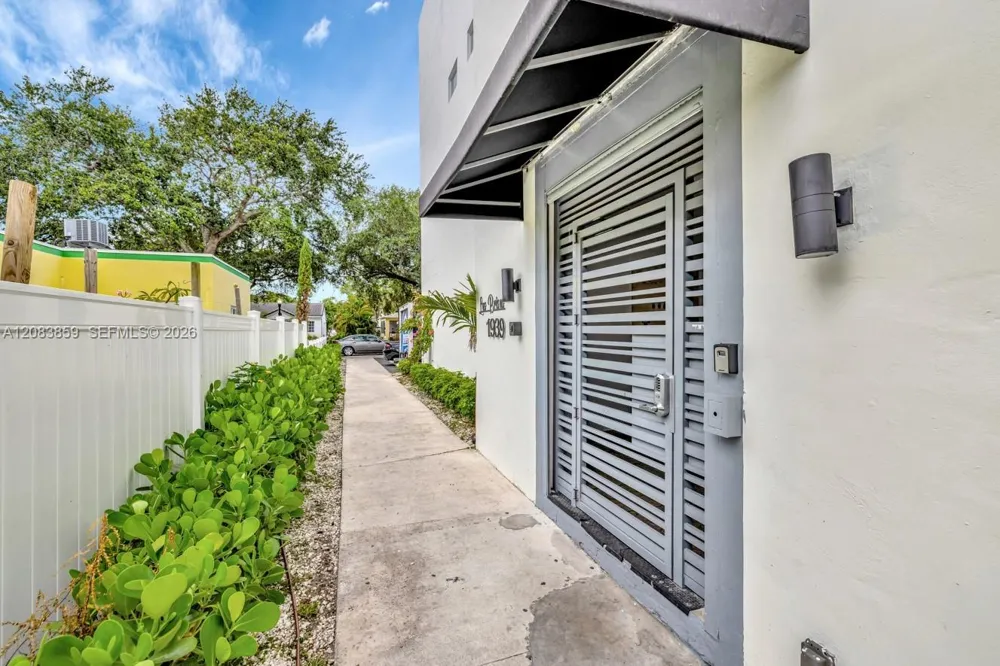 1939 Jefferson St #103 Hollywood, FL 33020