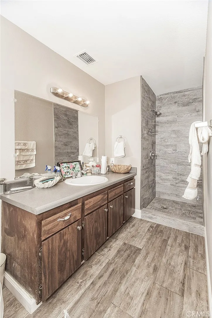 1145 Van Court Hanford, CA 93230