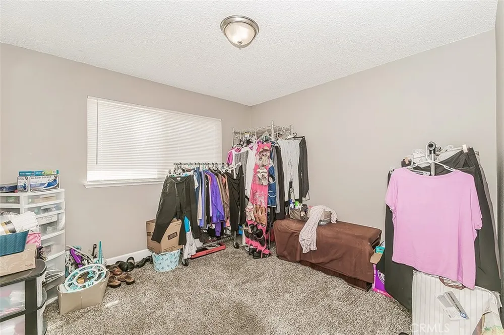 1145 Van Court Hanford, CA 93230