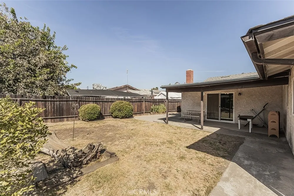 1145 Van Court Hanford, CA 93230