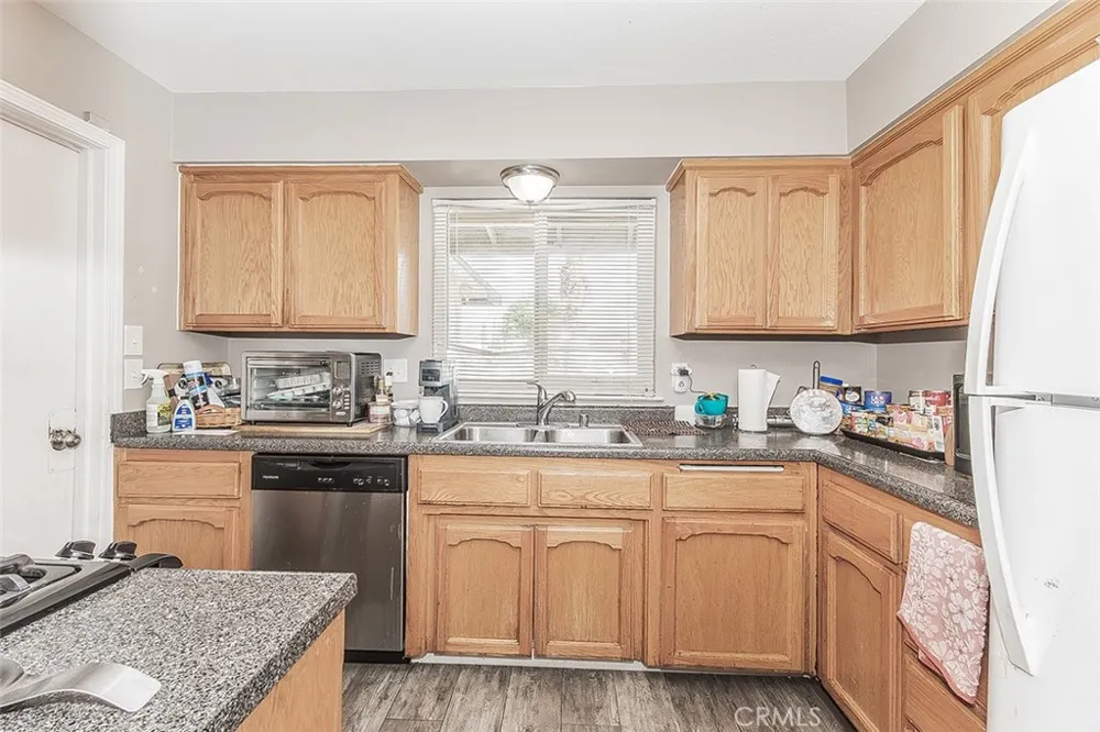1145 Van Court Hanford, CA 93230