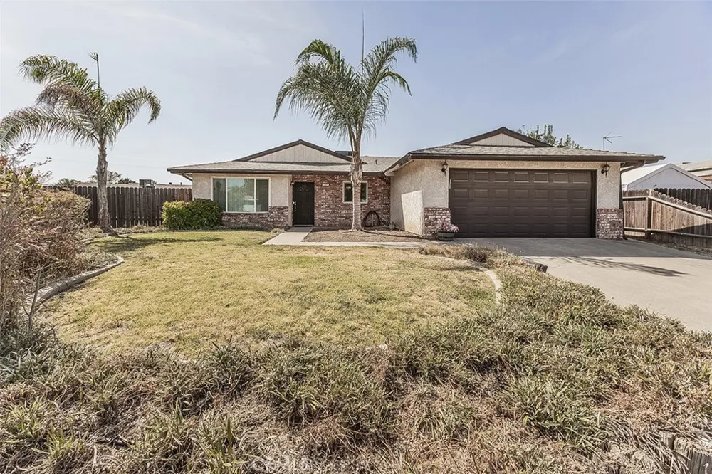 1145 Van Court Hanford, CA 93230