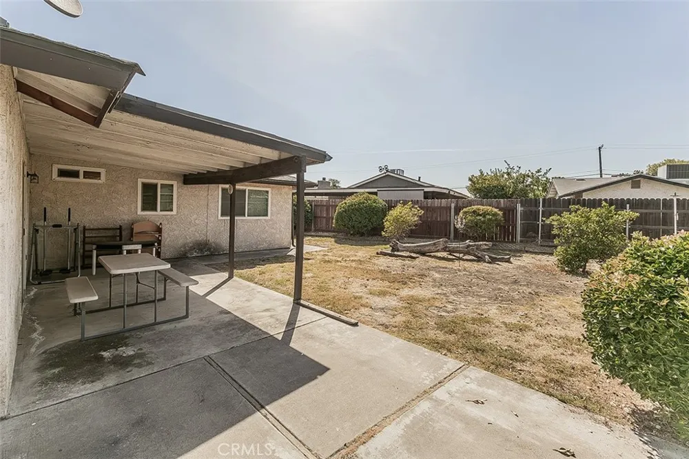 1145 Van Court Hanford, CA 93230