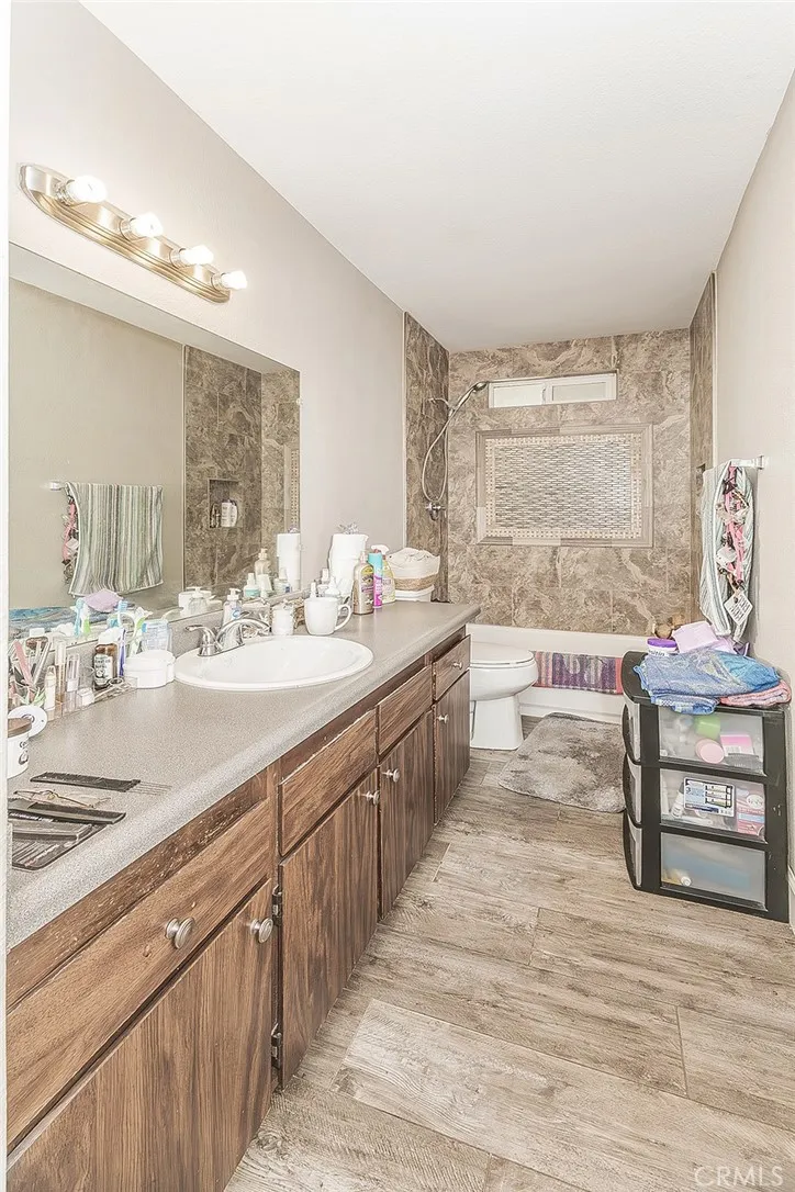 1145 Van Court Hanford, CA 93230