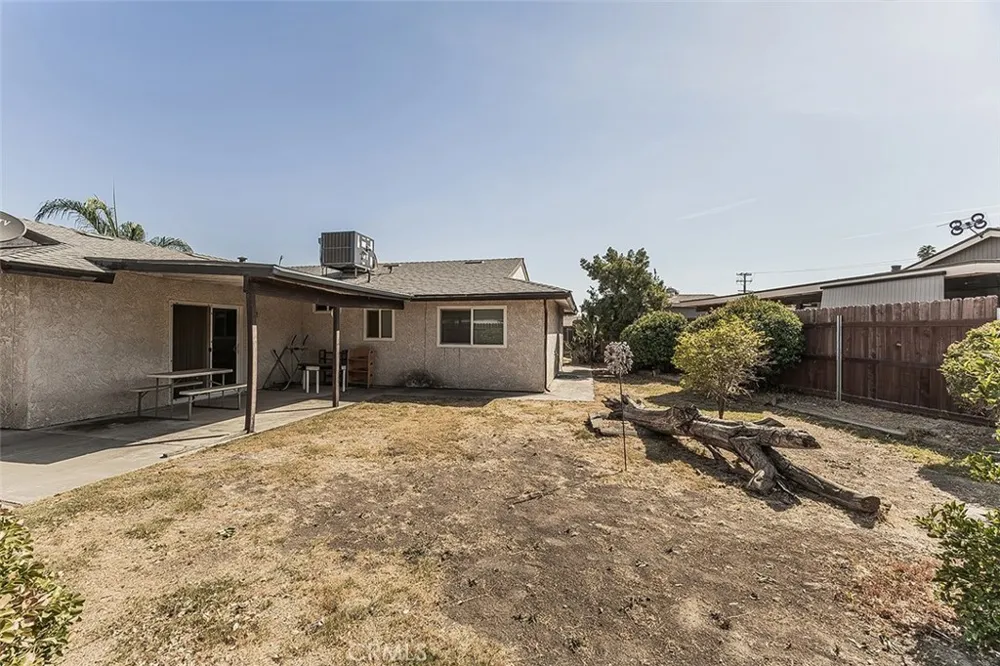 1145 Van Court Hanford, CA 93230