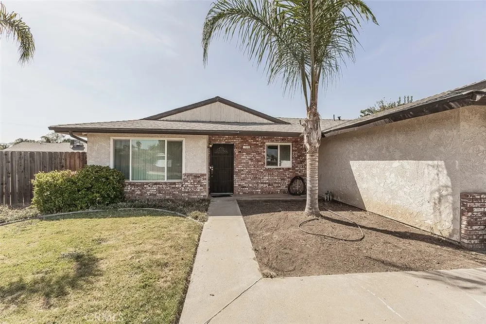 1145 Van Court Hanford, CA 93230
