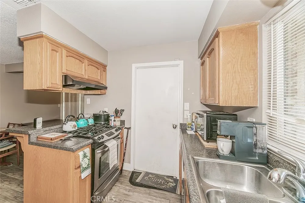 1145 Van Court Hanford, CA 93230