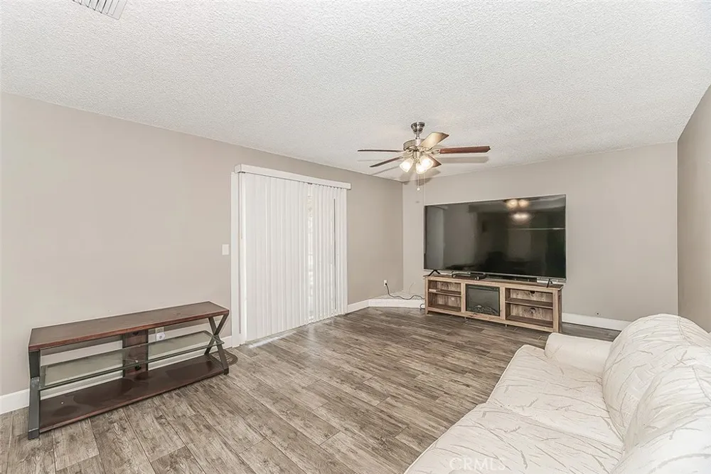 1145 Van Court Hanford, CA 93230
