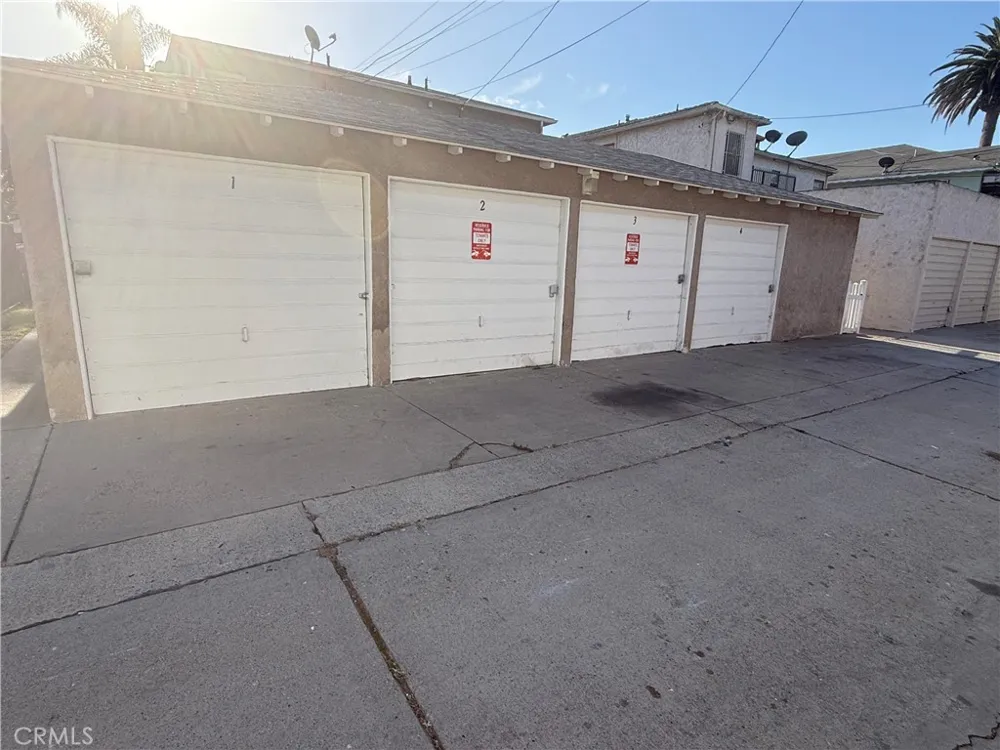 2421 Magnolia Long Beach, CA 90806