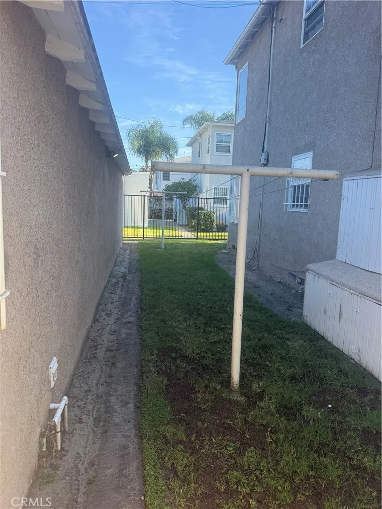 2421 Magnolia Long Beach, CA 90806