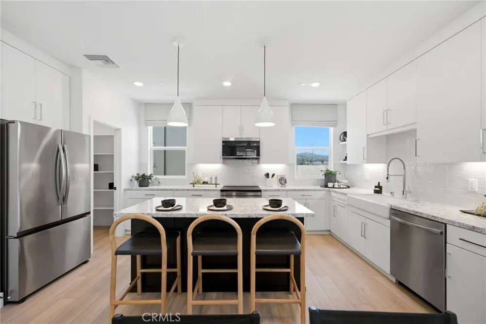 9315 Via Azul Pico Rivera, CA 90660