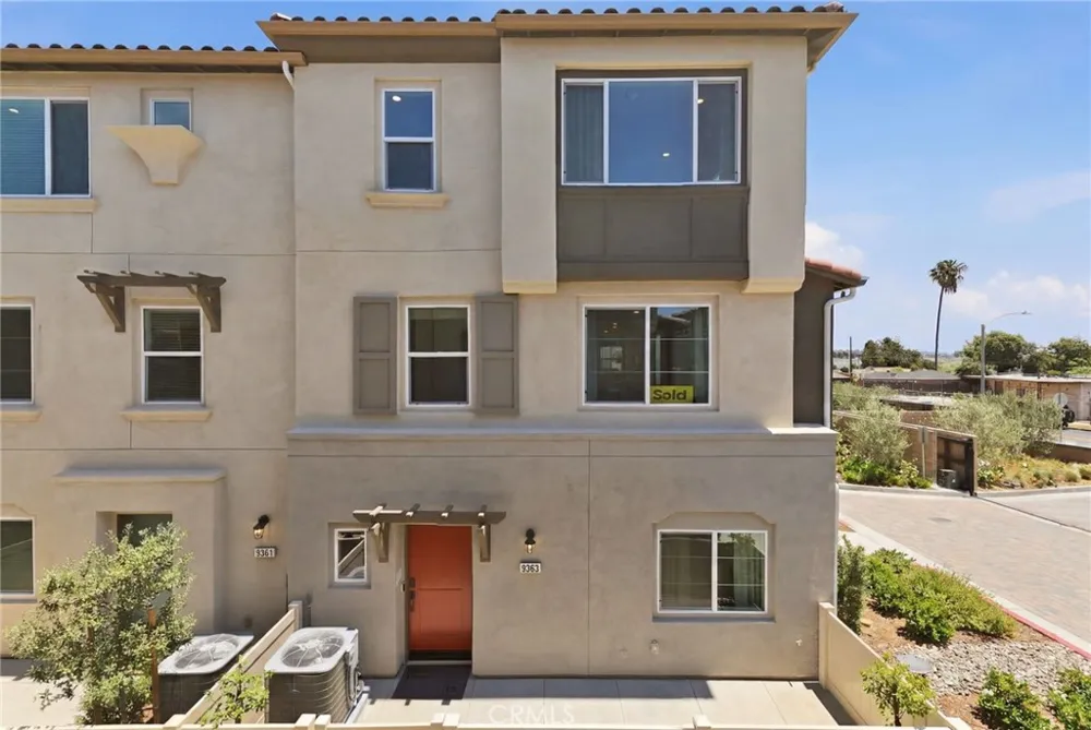 9315 Via Azul Pico Rivera, CA 90660