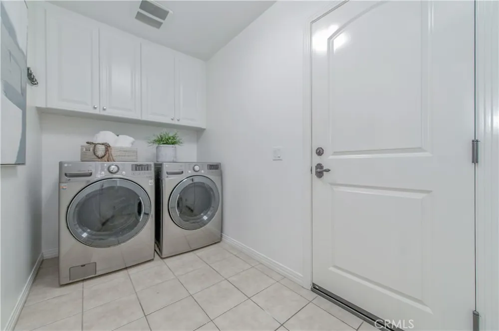 83 Twin Gables Irvine, CA 92620